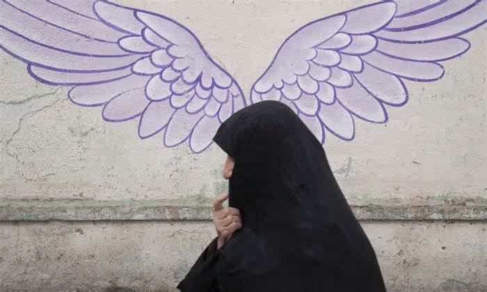 Iran bắt hai phụ nữ vì nhảy giữa phố