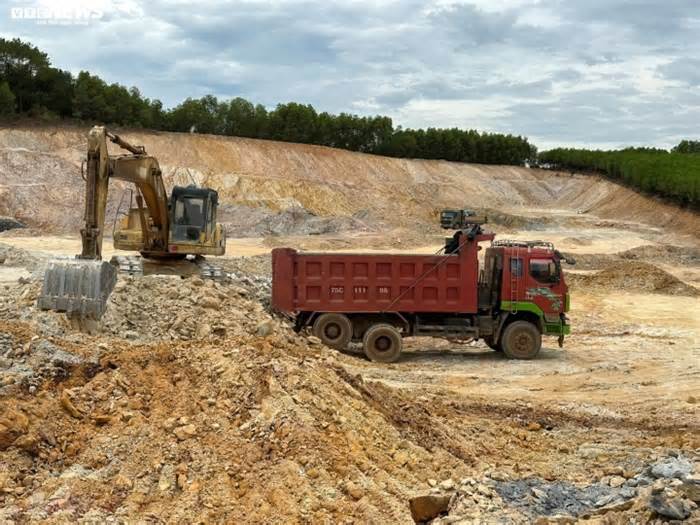 Tiếp tục hoãn đấu giá mỏ đất ở Thừa Thiên - Huế vì đơn tố cáo