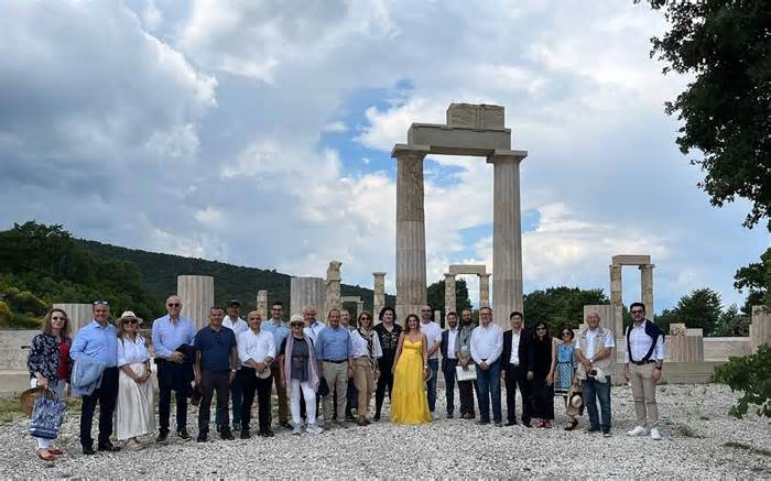 Đại sứ quán Việt Nam tại Hy Lạp tổ chức chương trình tìm hiểu văn hóa cho ngoại giao đoàn và đối thoại với doanh nghiệp tại Thessaloniki