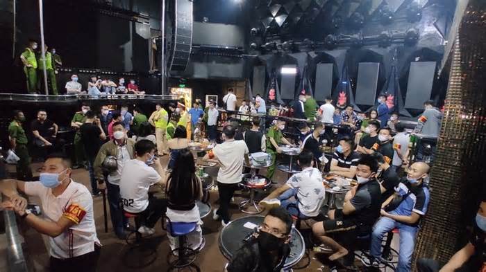 Vụ DJ Thái Hoàng bị bắt: Ruby Club 18 “bất tuân” lệnh tạm dừng hoạt động