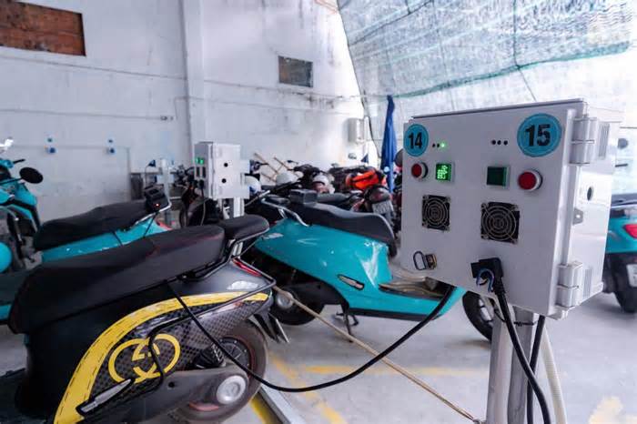 Từ một lần hết điện giữa đường, tài xế mở chuỗi trạm sạc xe điện tại TPHCM