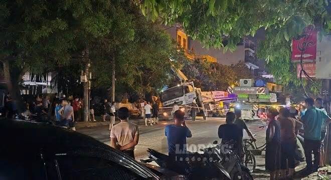 Thái Bình: Xe bồn chở bê tông sập cẩu, ba người bị thương