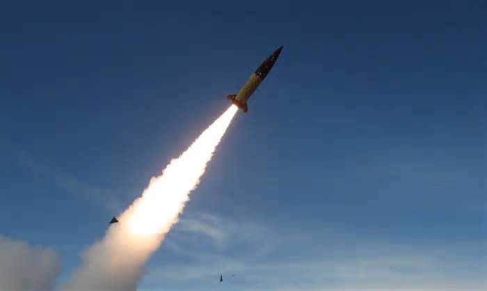 Mỹ đã bí mật chuyển tên lửa ATACMS tầm 300 km cho Ukraine