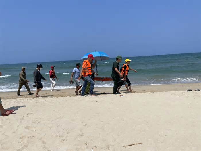 Đã tìm thấy 2 nạn nhân bị đuối nước mất tích khi tắm biển tại Đà Nẵng