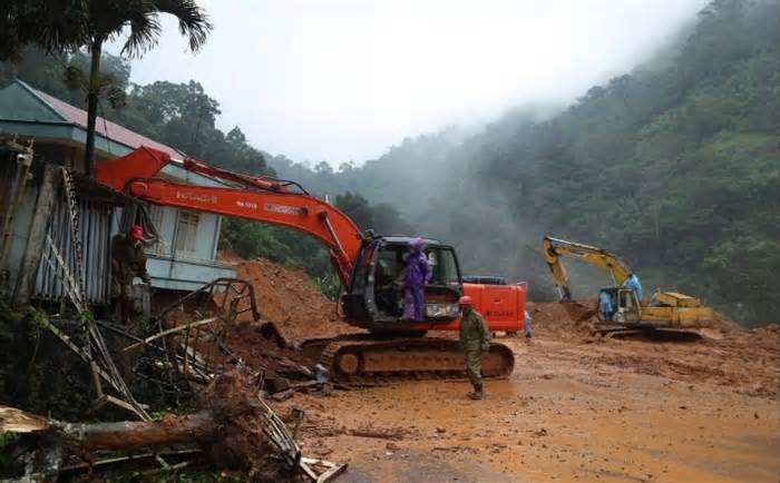 Bộ GTVT chỉ đạo khẩn ứng phó mưa lũ, sạt lở đất tại Tây Nguyên, Trung Bộ