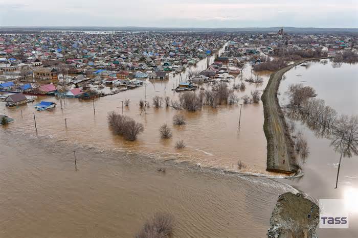 Hơn 6.600 ngôi nhà bị ngập trong vụ vỡ đê ở Nga