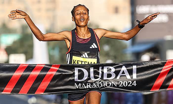 Runner nữ Ethiopia ra mắt marathon nhanh nhất lịch sử