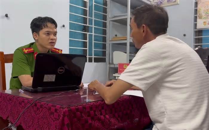 Cha dựng màn kịch 'trả lại ví đánh rơi' để giúp con giảm tội