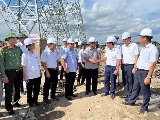 Bí thư Hải Dương thăm công nhân tại dự án đường dây 500kV mạch 3