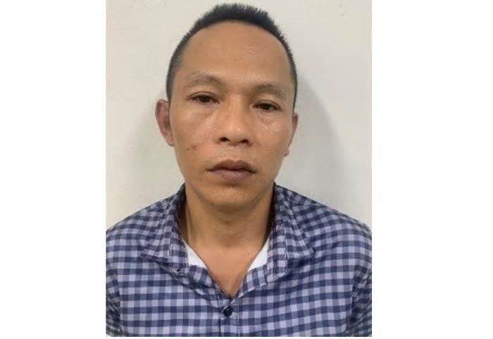 Hà Nội: Tài xế taxi lấy điện thoại khách bỏ quên, trộm tiền từ tài khoản
