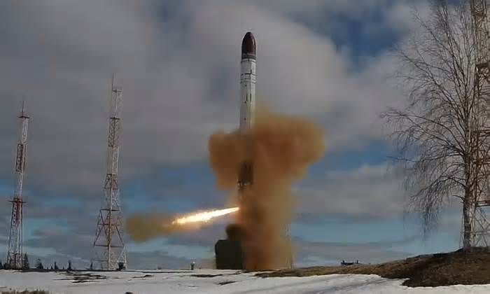 Nga bắt đầu sản xuất loạt siêu tên lửa Sarmat