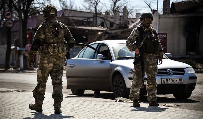 Nga bắt 2 lính bị cáo buộc sát hại gia đình 9 người tại Ukraine