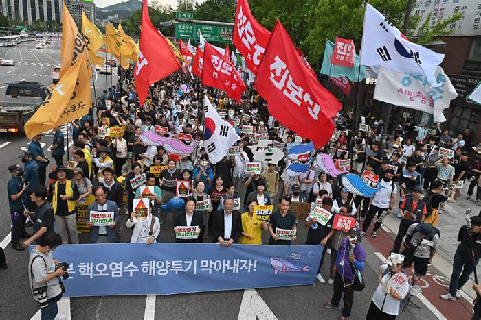 Người Hàn biểu tình phản đối Nhật xả nước phóng xạ