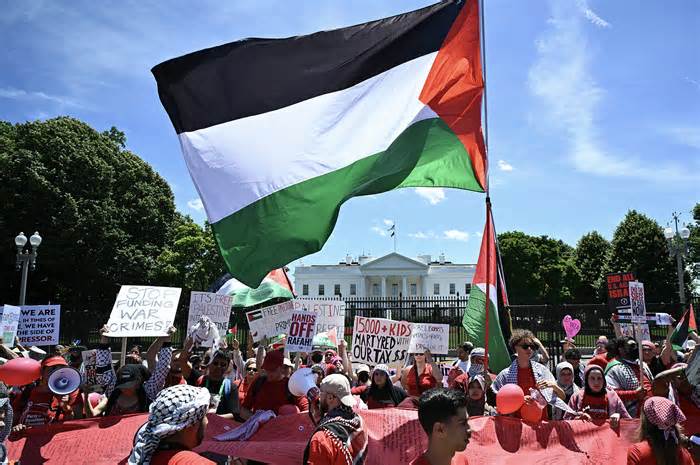 Biểu tình bên ngoài Nhà Trắng phản đối ông Biden vì chiến sự Gaza
