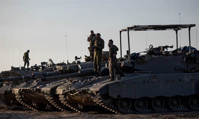 Israel không kích 200 mục tiêu ở Dải Gaza