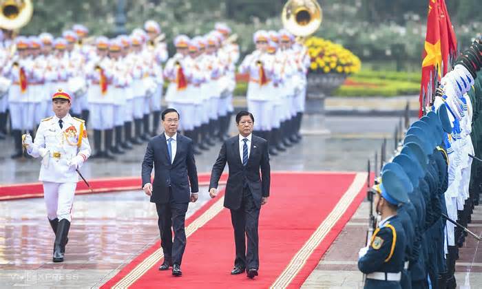 Việt Nam bắn đại bác chào mừng Tổng thống Philippines