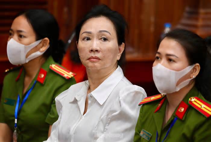 Hình ảnh trước phiên xét hỏi bà Trương Mỹ Lan và đại gia Nguyễn Cao Trí