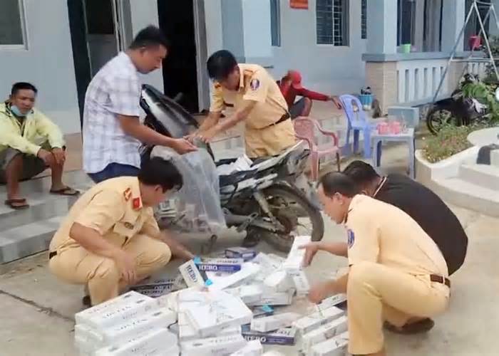 Một ngày bắt 4 vụ vận chuyển thuốc lá lậu tại 1 ấp ở An Giang