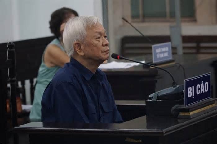Cựu Chủ tịch UBND tỉnh Khánh Hòa Nguyễn Chiến Thắng tiếp tục chuẩn bị hầu tòa