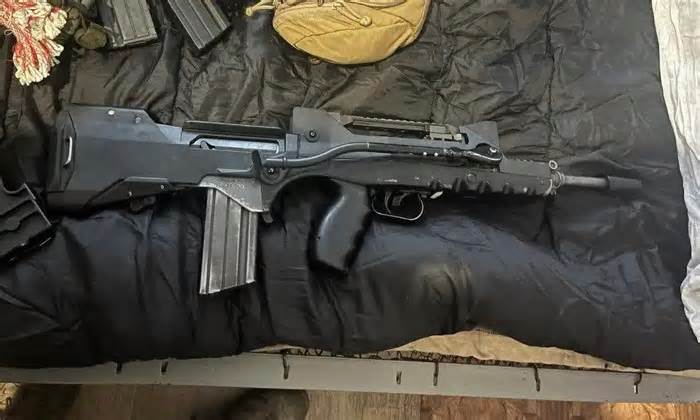 Lính Ukraine nhận súng trường bắn nhanh gần gấp đôi AK