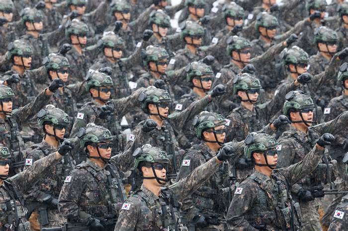 Hàn Quốc đối mặt nguy cơ thiếu lính