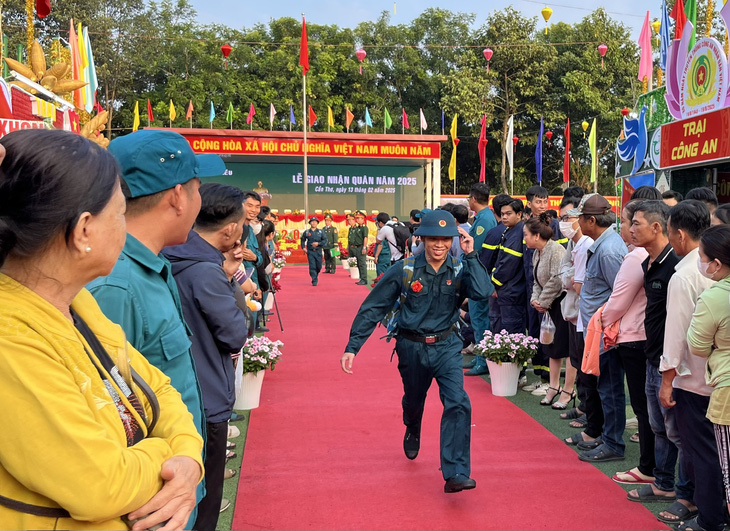 Hơn 2.000 thanh niên Cần Thơ lên đường nhập ngũ