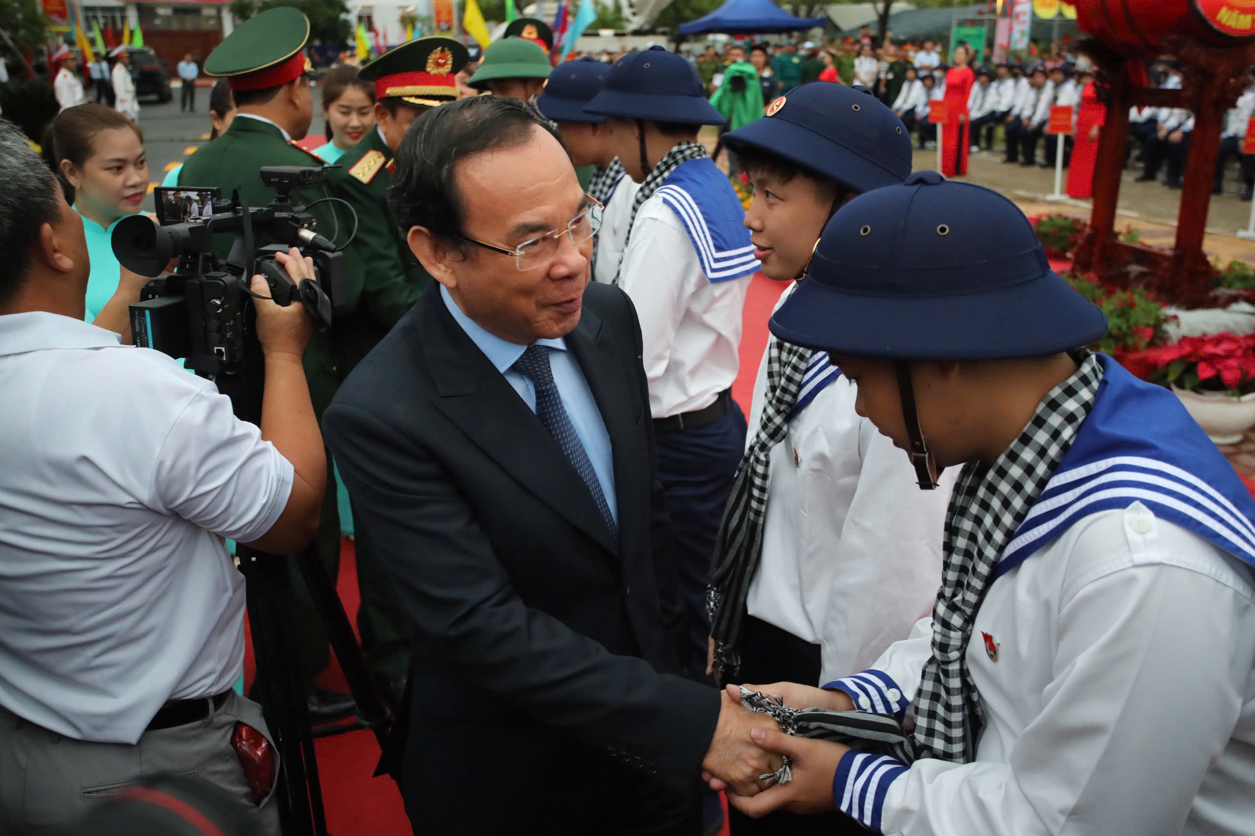 Hàng nghìn thanh niên TPHCM lên đường nhập ngũ