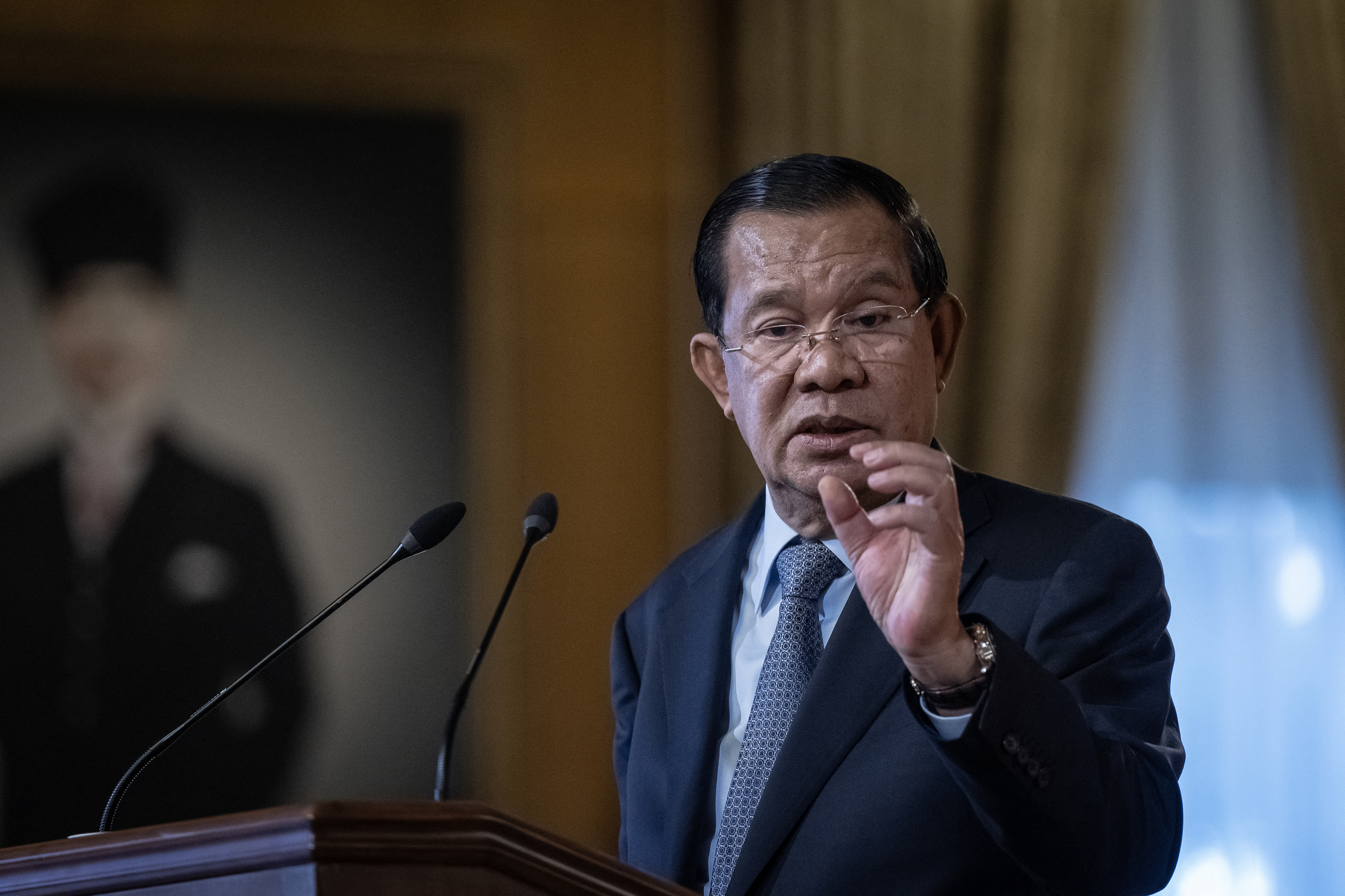 Ông Hun Sen dọa 'xóa sổ' bất cứ ai định ám sát gia đình mình