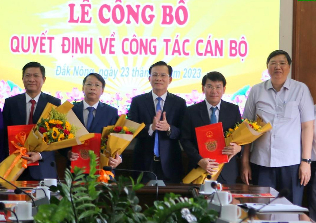 Giám đốc Sở Tư pháp giữ chức Chánh văn phòng UBND tỉnh Đắk Nông
