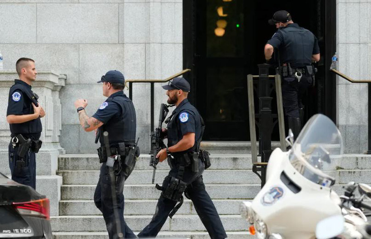 200 cảnh sát phong tỏa, lục soát tòa nhà Thượng viện Mỹ