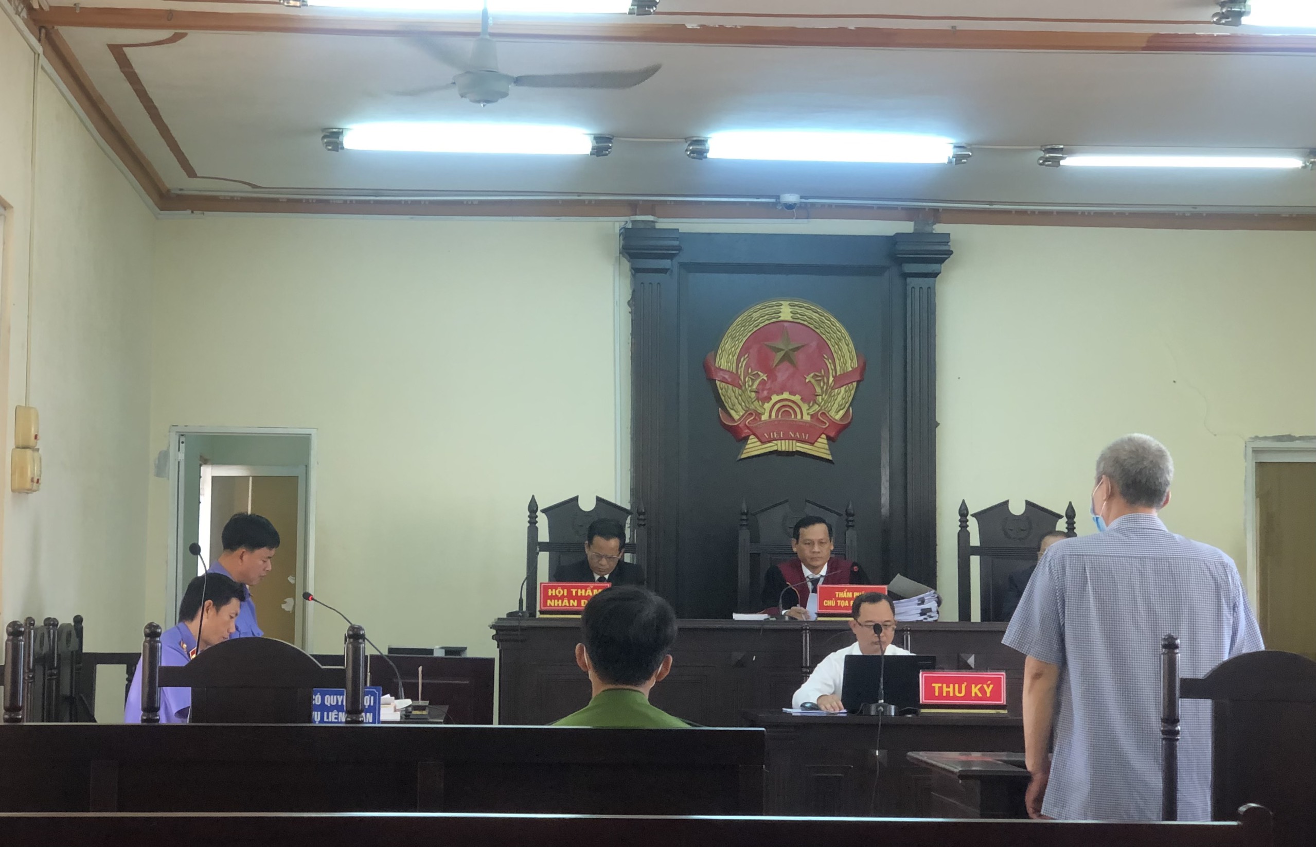 Cựu Phó Chánh án TAND tỉnh Bạc Liêu lĩnh án vì 'vòi' tiền, tình của bị cáo để xử án treo