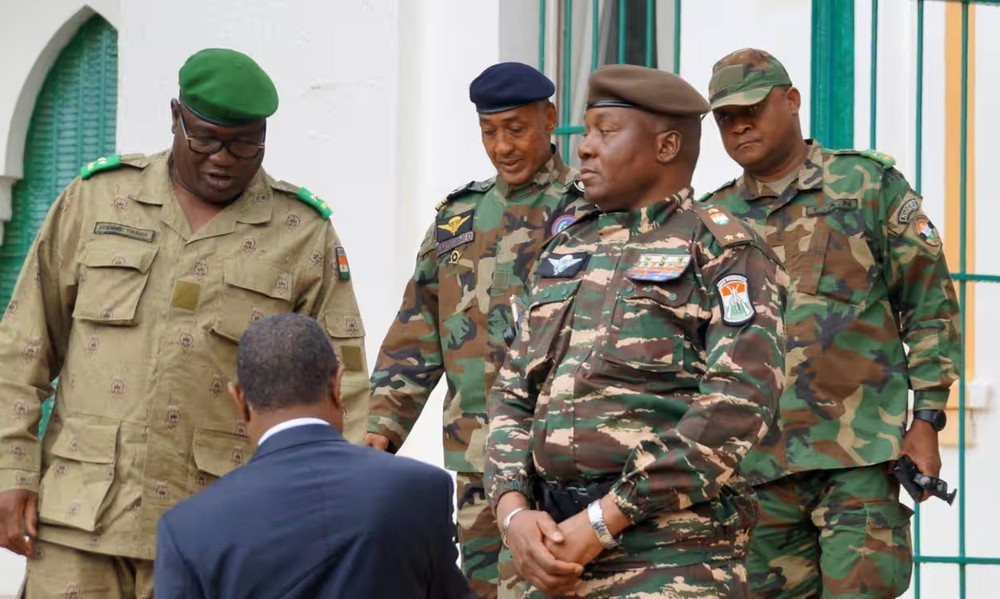 Đảo chính ở Niger: Lãnh đạo đảo chính yêu cầu dỡ bỏ các biện pháp trừng phạt; ECOWAS vẫn cảnh báo sẽ can thiệp quân sự