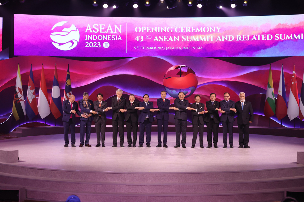 Khai mạc hội nghị cấp cao ASEAN: Khẳng định vai trò tâm điểm tăng trưởng