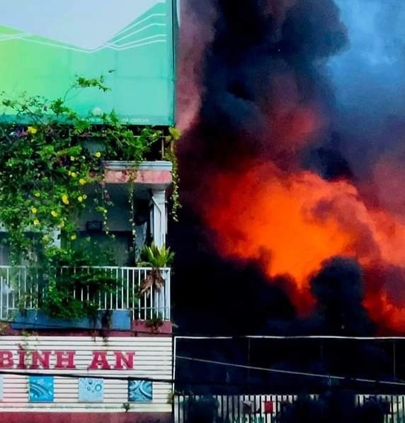 TP Biên Hòa: Cháy lớn cửa hàng kinh doanh phụ tùng ô tô, nhiều tài sản bị thiêu rụi