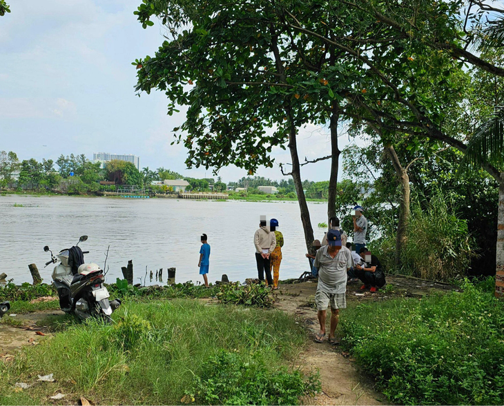 Điều tra vụ phát hiện thi thể hai mẹ con trên sông Sài Gòn, quận 12