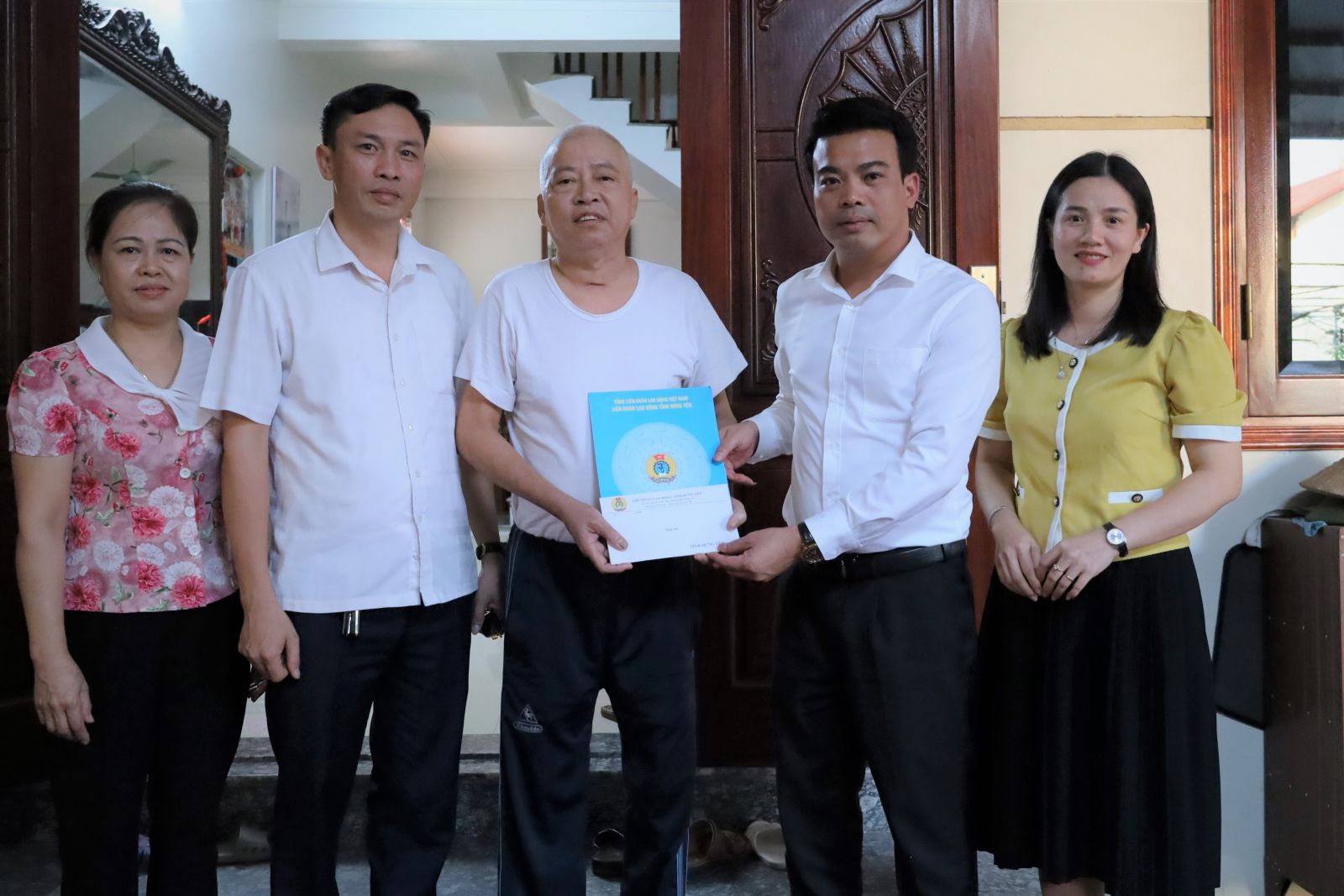 Công đoàn tỉnh Hưng Yên hỗ trợ đoàn viên mắc bệnh hiểm nghèo