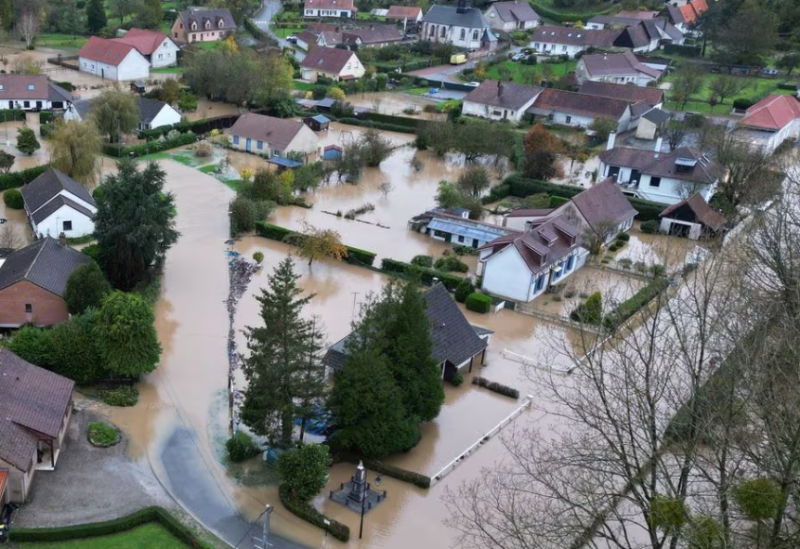 Mưa lớn kéo dài gây ngập lụt nghiêm trọng tại miền Bắc nước Pháp