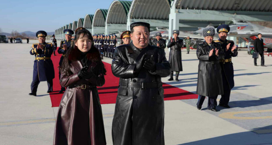 Ông Kim Jong-un ca ngợi năng lực của phi công Triều Tiên