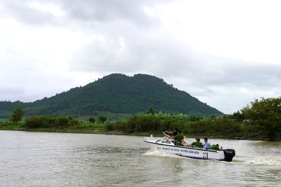Công ty Sông Ba Hạ tặng 2 ca nô gần 1 tỉ đồng để phục vụ cứu nạn