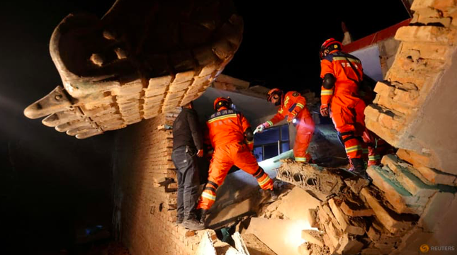 Động đất ở Cam Túc khiến 131 người thiệt mạng, showbiz Trung Quốc chung tay hỗ trợ