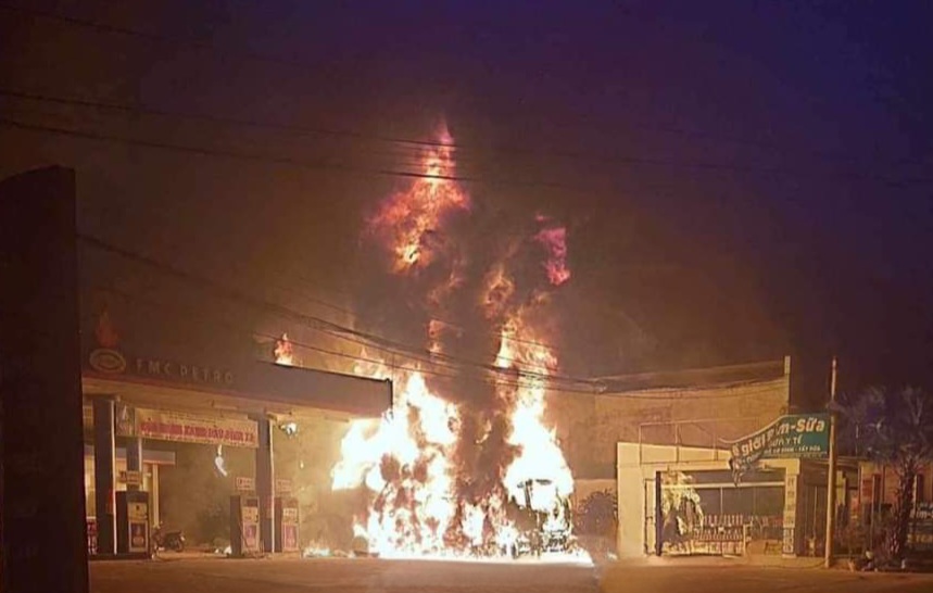 Cháy lớn tại một cây xăng ở Tuyên Quang