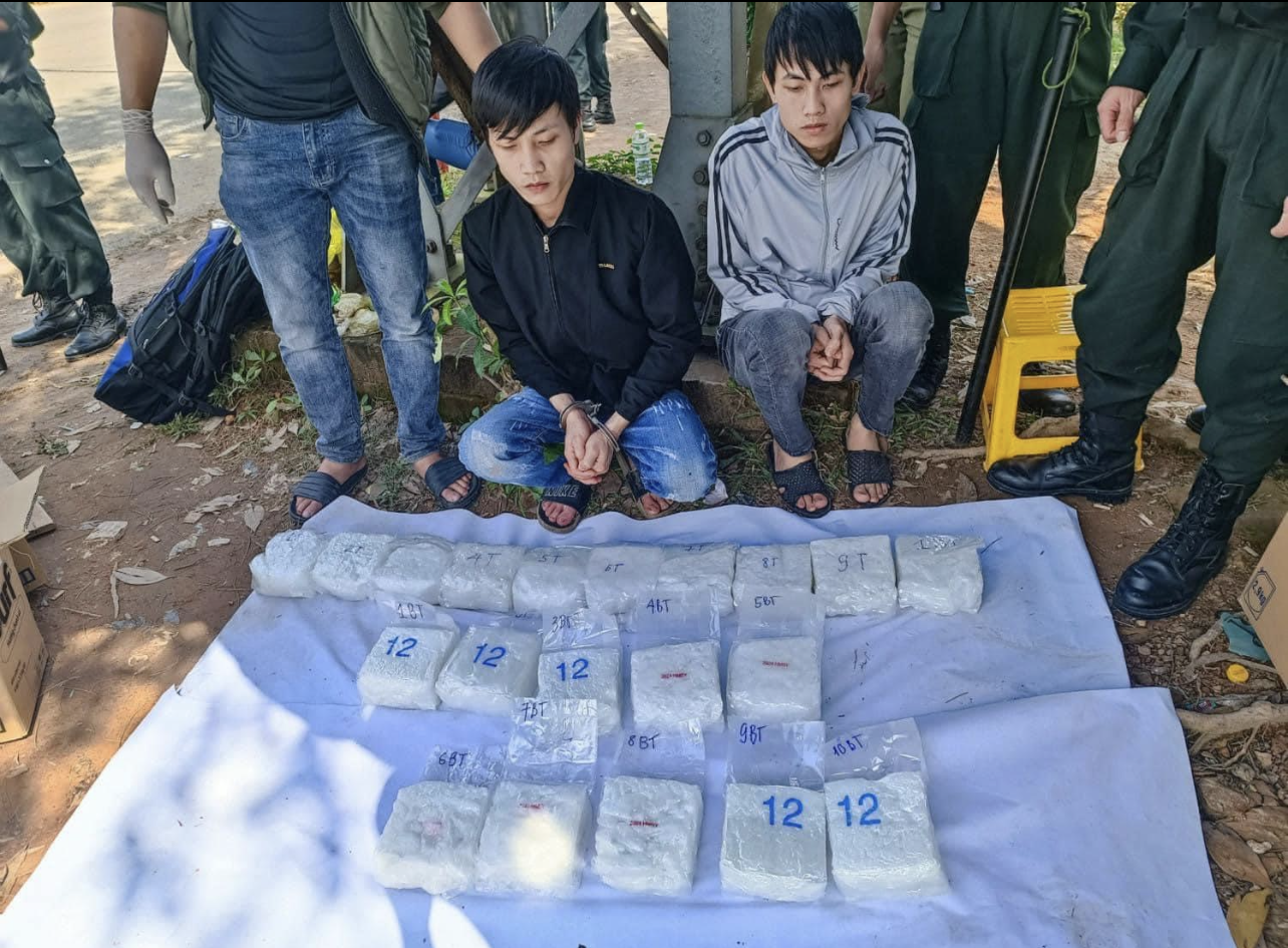 Hai anh em ruột vận chuyển thuê 20 kg ma túy đá vào TP Hồ Chí Minh