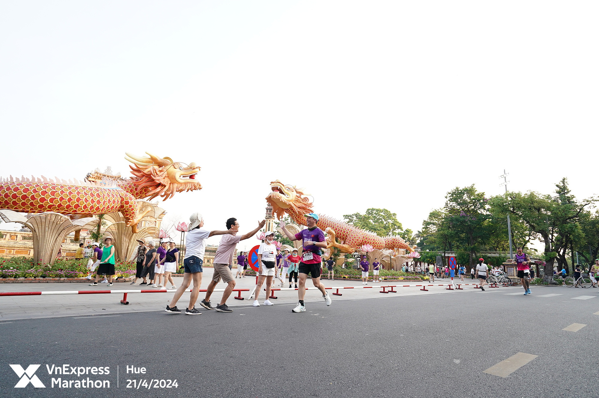 Bí thư TP Huế hoàn thành 21km VnExpress Marathon