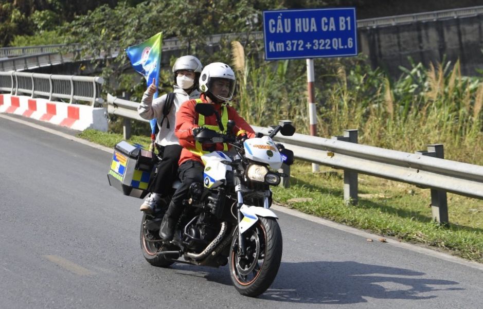 Một ngày làm nhiệm vụ của đoàn mô tô tại cuộc đua xe đạp 'Về Điện Biên Phủ 2024'