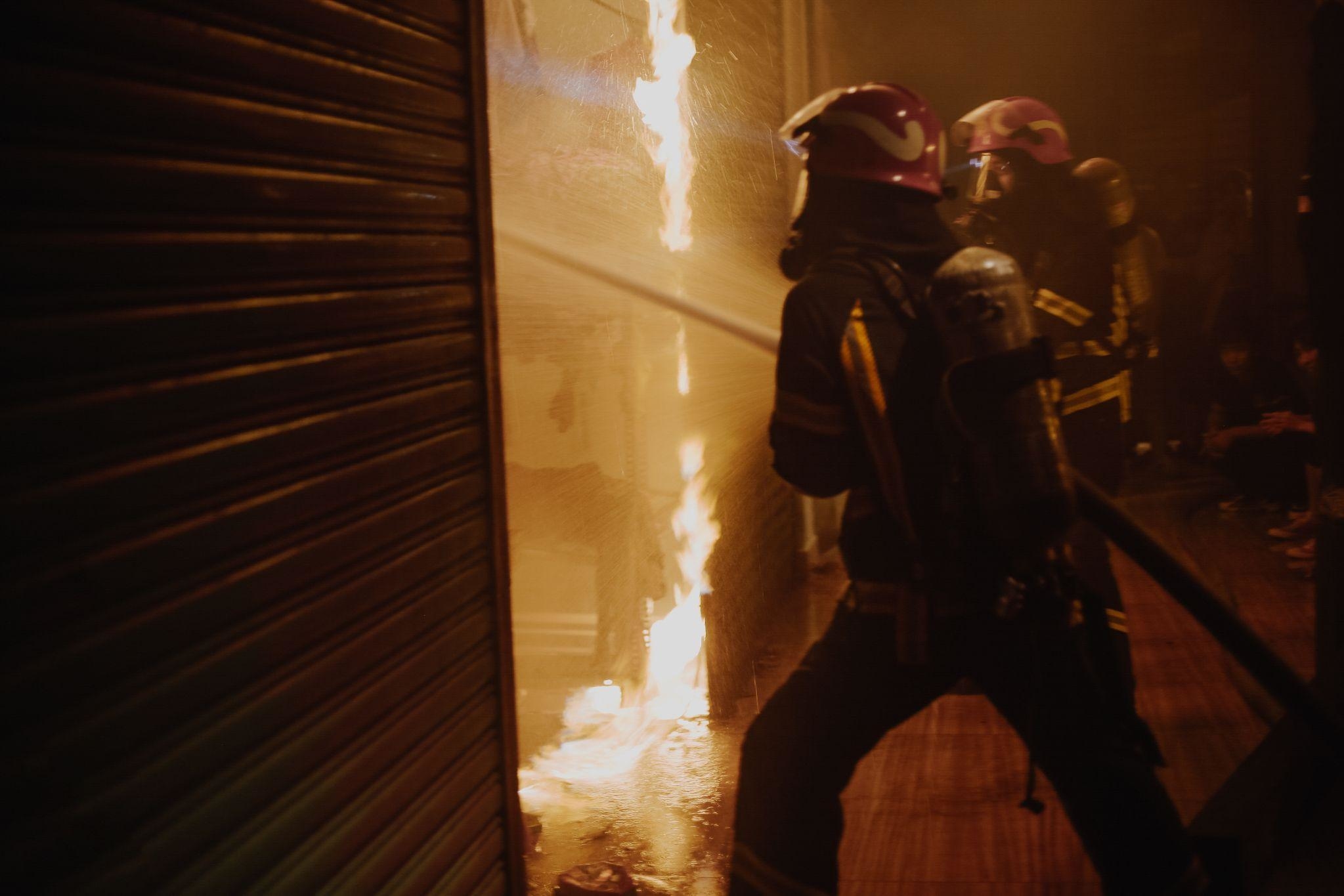 'Đi về phía lửa' - phim nghề cứu hỏa hé lộ hậu trường