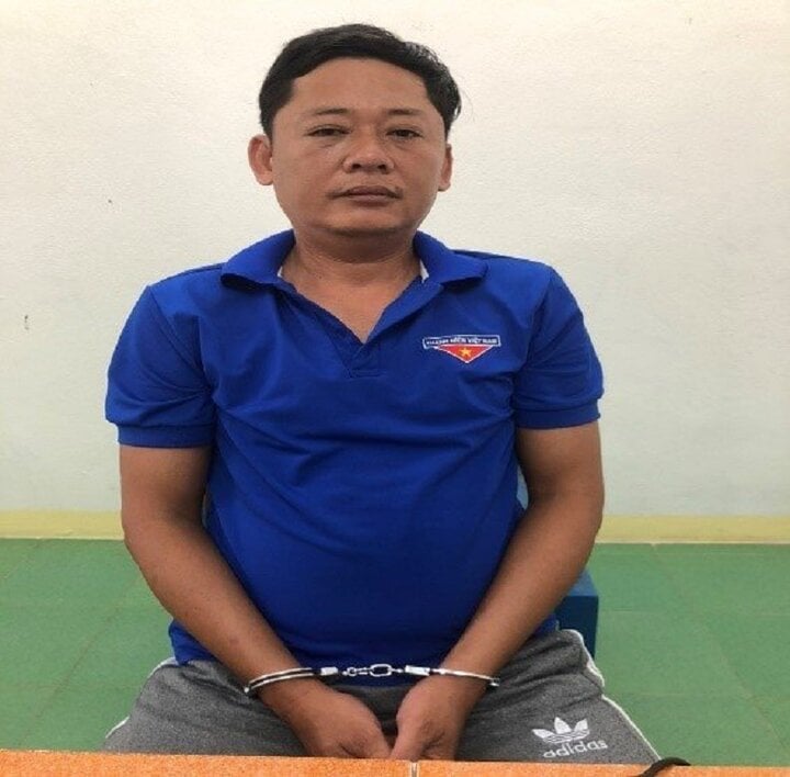 Chạy xe không đội mũ bảo hiểm, 'ma men' đánh CSGT ở Quảng Nam