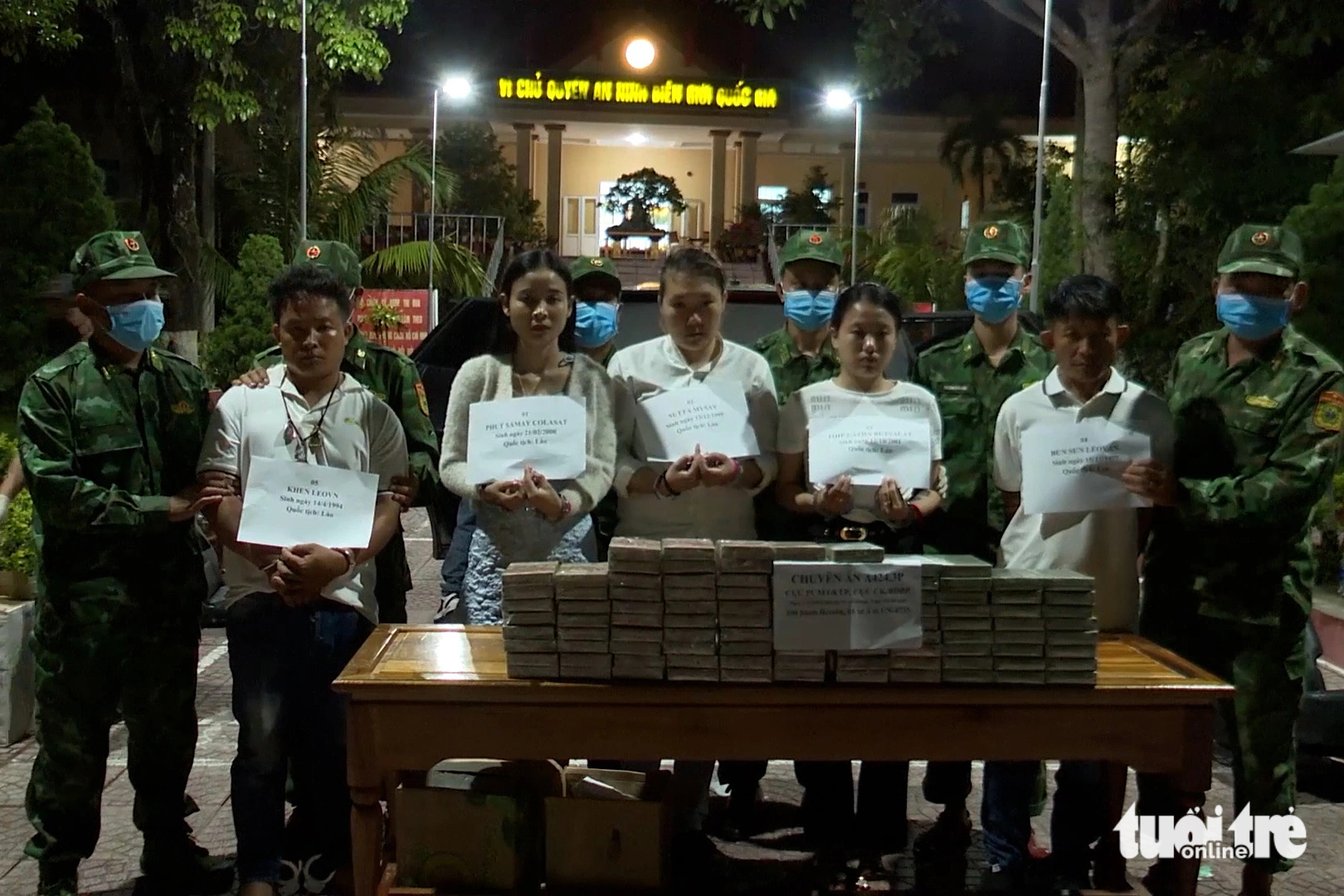 Nhóm có 2 sinh viên Lào chở 100 bánh heroin vào Việt Nam
