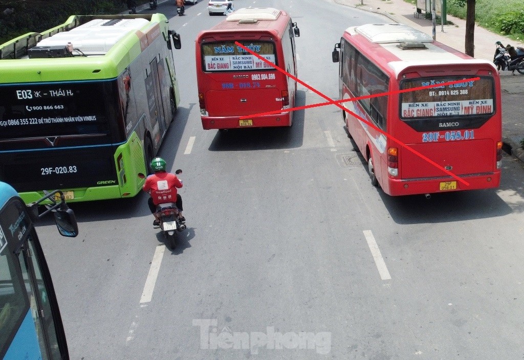 Đề xuất cấm xe khách đi làn trong cùng đường Phạm Hùng