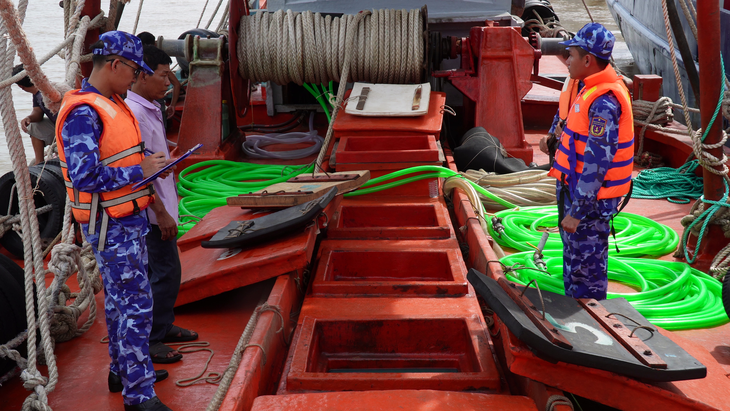 Cảnh sát biển 4 bắt giữ tàu cá chở 200.000 lít dầu DO trái phép trên vùng biển Tây Nam