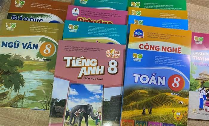 Nhiều phụ huynh ở Quảng Trị đau đầu khi tìm mua sách giáo khoa cho con